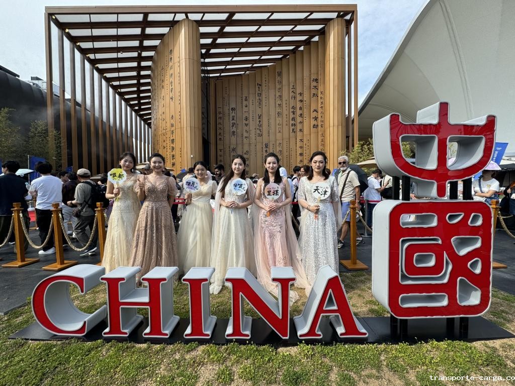 我校师生参加大阪世博会“天津活动周”