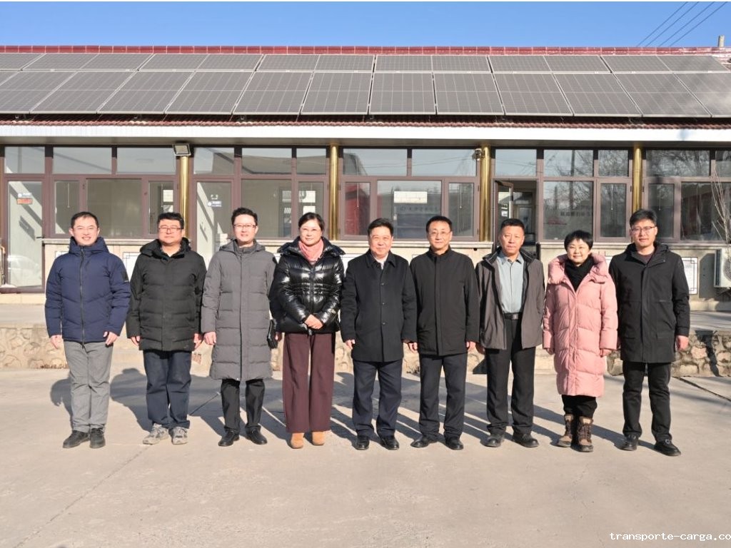raybet官方网站入口党委调研指导我校扶持经济薄弱村工作并开展春节走访慰问